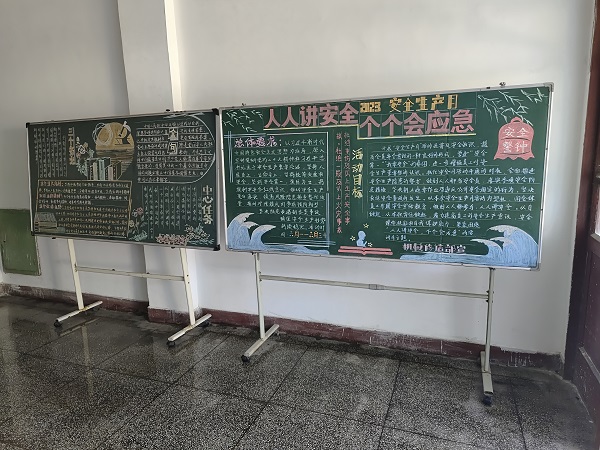 ��е���첿�ڰ屨�ں�.jpg