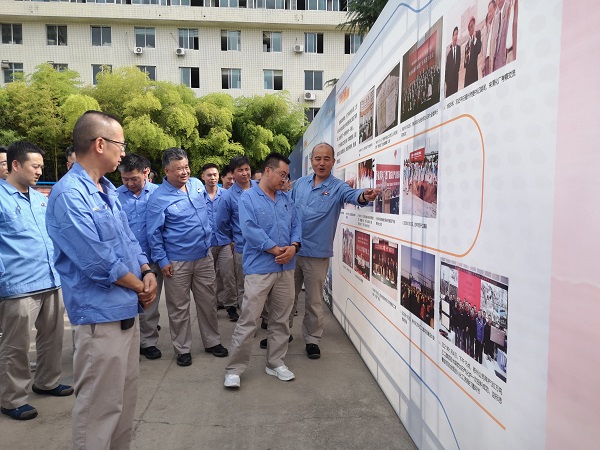 1688687136235762.jpeg 支部书记王琨向导各人旅行“奋进新征程·立功新时代”效果展 (4).jpg