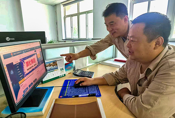 1723710811183279.jpeg 2024年8月刘旭向杨靖军介绍在老子有钱lzyq88官网大宗商品生意平台宣布硫磺生意情形.jpg