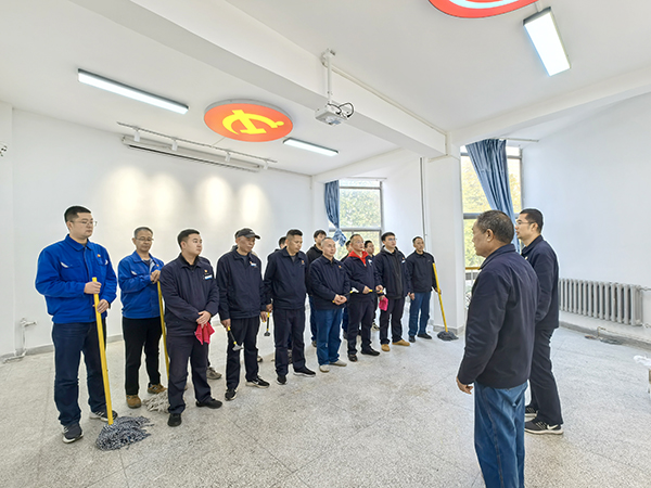011761957055196385.jpg 主题党日扫除卫生前.jpg
